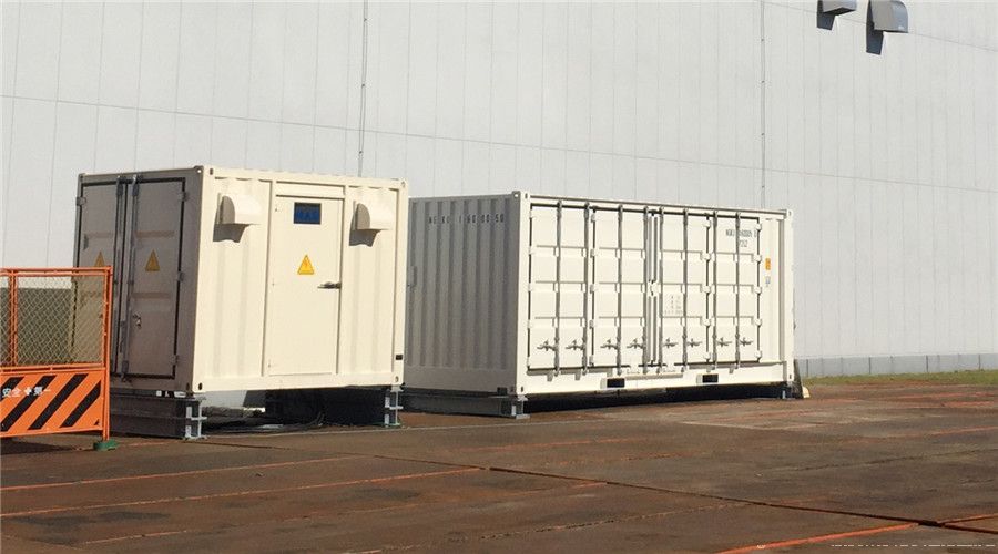 
	中國(guó)儲(chǔ)能網(wǎng)訊：2017年12月25日，由南瑞繼保公司研制的集裝箱式儲(chǔ)能變流整體解決方案在日本名古屋市順利通過(guò)了日本客戶組織的嚴(yán)格現(xiàn)場(chǎng)驗(yàn)收，成功投入運(yùn)行。該儲(chǔ)能解決方案包括南瑞繼保自主研制的雙極式儲(chǔ)能變流器PCS-9567、儲(chǔ)能系統(tǒng)控制器PCS-9617MG，以及能量管理監(jiān)控系統(tǒng)PCS-9700-ESS