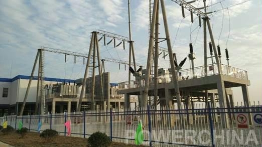 
	中國(guó)儲(chǔ)能網(wǎng)訊：1月12日，國(guó)家電投共青江益太陽(yáng)能利用與智能微電網(wǎng)創(chuàng)新示范基地項(xiàng)目在南昌召開啟動(dòng)驗(yàn)收委員會(huì)會(huì)議，順利通過(guò)驗(yàn)收，并網(wǎng)發(fā)電。


	國(guó)家電投共青江益太陽(yáng)能利用與智能微電網(wǎng)創(chuàng)新示范基地項(xiàng)目位于九江市共青城市江益鎮(zhèn)帥家村，東經(jīng)115°54’00