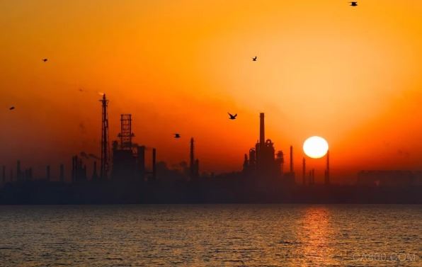 
                    
	  1月18日，國家統(tǒng)計局公布了中國2017年的經(jīng)濟(jì)情況，這里對一些數(shù)字進(jìn)行一個簡析。


	 


	  全年國內(nèi)生產(chǎn)總值827122億元，比上年增長6.9%