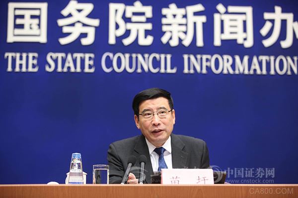 
                    
	  1月30日從國新辦客戶端獲悉，國務(wù)院新聞辦舉行2017年工業(yè)通信業(yè)發(fā)展情況發(fā)布會。工業(yè)和信息化部部長苗圩表示，2017年，工業(yè)運行穩(wěn)中有進(jìn)、穩(wěn)中向好、好于預(yù)期，整體呈現(xiàn)質(zhì)量效益同步改善、結(jié)構(gòu)調(diào)整明顯加快、新舊動能有序轉(zhuǎn)換的良好勢頭，工業(yè)經(jīng)濟(jì)站上高質(zhì)量發(fā)展新起點；信息通信業(yè)保持快速發(fā)展，互聯(lián)網(wǎng)迅猛發(fā)展，數(shù)字經(jīng)濟(jì)規(guī)模持續(xù)壯大，對經(jīng)濟(jì)增長的支撐作用不斷增強