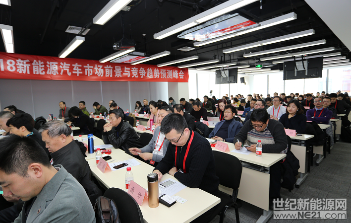 “以為補(bǔ)貼政策到2020年退出，不過(guò)以目前的情況看，補(bǔ)貼退出的速度比想象的要快。” 

近日，北京新能源汽車營(yíng)銷有限公司副總經(jīng)理陸?zhàn)┰谟扇珖?guó)工商聯(lián)汽車經(jīng)銷商商會(huì)新能源汽車分會(huì)、電車人聯(lián)合會(huì)主辦的“2018新能源汽車市場(chǎng)前景于競(jìng)爭(zhēng)趨勢(shì)預(yù)測(cè)峰會(huì)”上說(shuō)的一句話，代表了當(dāng)下很多新能源汽車行業(yè)人士的心聲