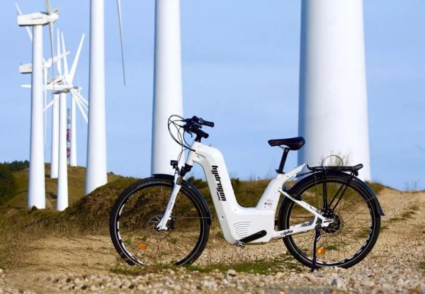 充電兩分鐘，續(xù)航100公里。
正是下邊這款氫能源電動(dòng)自行車