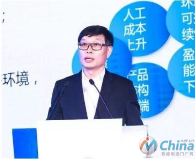 
                    
	
		  
	
	
		 
	
	
		    方洪波
	
	
		 
	
	
		    “歸根結底，制造業(yè)的轉型路徑，我認為是以下幾點：尋求新的成本優(yōu)勢、培養(yǎng)建立差異化的能力、以及實現(xiàn)產(chǎn)業(yè)間轉型升級?！?	
	
		 
	
	
		    尊敬的各位領導、各位嘉賓，大家下午好！感謝主辦方給我這樣一個機會跟大家分享一下美的在轉型方面的一些體會，下面我用二三十分