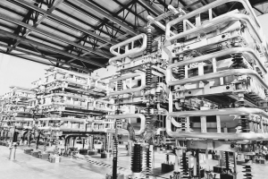 
            	2017年9月12日，上海220千伏蘊(yùn)藻浜變電站UPFC2258線啟動(dòng)，標(biāo)志著上海首套統(tǒng)一潮流控制裝置（UPFC）示范工程正式建成。該工程是世界首個(gè)將絕緣柵雙極型晶體管（IGBT）作為主功率元件的UPFC工程，其成功投運(yùn)意味著國(guó)家電網(wǎng)公司在UPFC關(guān)鍵技術(shù)的掌握上又邁進(jìn)了一大步