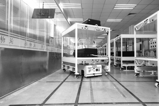 
	中國(guó)儲(chǔ)能網(wǎng)訊：一直以來(lái)，有關(guān)動(dòng)力電池技術(shù)路線爭(zhēng)議就未停過(guò)，究竟是采用磷酸鐵鋰還是三元電池，業(yè)內(nèi)也是存在諸多爭(zhēng)議，也因此，包括比亞迪在內(nèi)的許多動(dòng)力電池企業(yè)選擇了兩條技術(shù)路線共同并駕齊驅(qū)的路徑。2018年年初，堅(jiān)瑞沃能總經(jīng)理、沃特瑪董事長(zhǎng)李瑤首次對(duì)外透露稱，沃特瑪將在今年上半年建設(shè)首條三元電池產(chǎn)線，同時(shí)在年內(nèi)完成方形電池電芯及PACK生產(chǎn)線設(shè)計(jì)方案