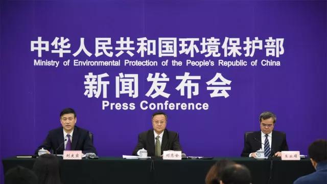 
            	31日，環(huán)境保護部新聞發(fā)布會在京召開。環(huán)境保護部環(huán)境監(jiān)測司司長劉志全出席發(fā)布會，并就記著提出的有關(guān)如何進一步提高空氣質(zhì)量預報準確性的問題予以回應