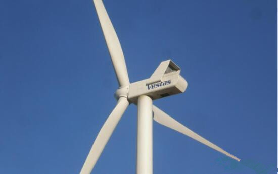 
                
	
                    
	近日，維斯塔斯海外業(yè)務(wù)再創(chuàng)新高，獲得泰國Rom Klao風(fēng)電場(chǎng)訂單，總裝機(jī)為45兆瓦，采用維斯塔斯13V136-3.45 MW的渦輪機(jī)。據(jù)維斯塔斯官網(wǎng)介紹，這些渦輪機(jī)的中心高度達(dá)到了162米，再次刷新亞洲最高記錄