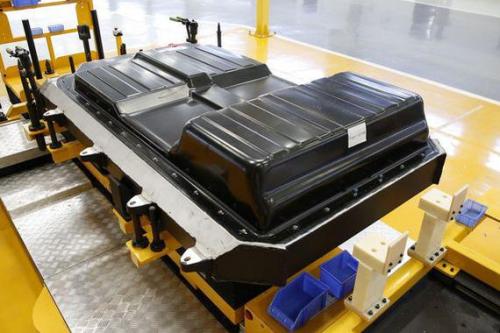 
	中國儲能網(wǎng)訊：1月30日，國務院新聞辦公室舉行新聞發(fā)布會。針對記者提到的“新能源汽車積分制”問題，工業(yè)和信息化部副部長辛國斌對外稱，積分辦法已經(jīng)在2017年9月27日正式對外發(fā)布，將于2018年4月1日開始實施