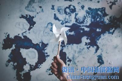                                                                                                                                                 
	　　2018年年初，低溫甚至暴雪在南方地區(qū)比較強烈，波及到湖南、貴州、江蘇、江西等南方省份。中央氣象臺的預報，1月29日至2月3日，受頻繁南下冷空氣影響，中國中東部地區(qū)自北向南氣溫還會有所下降