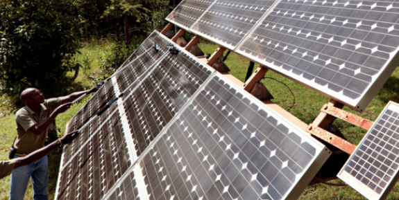 
	中國儲能網(wǎng)訊：據(jù)報道，世界銀行計劃將儲能部署作為其“擴展太陽能”計劃的一個組成部分，到目前為止，該計劃只側(cè)重于促進大規(guī)模太陽能招標，主要是在非洲實施。


	世界銀行將在未來幾年內(nèi)推出的“可擴展太陽能和儲能”（SSS）新的計劃將在太陽能光伏與電池儲能技術(shù)配套的公用事業(yè)規(guī)模招標中開展工作