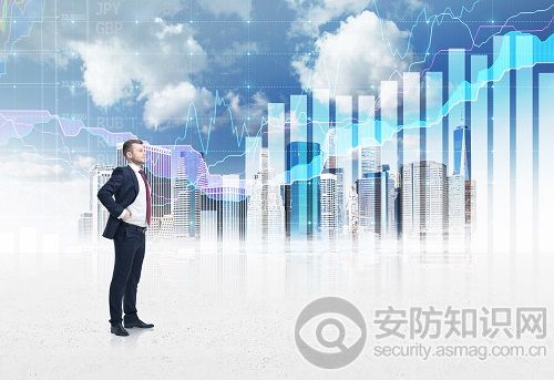 
            	AI賦能安防,為視頻監(jiān)控帶來不同的角色,增加了不同的價值,落地了不同的應(yīng)用,促使智能監(jiān)控全面發(fā)展,a&s針對“AI 賦能視頻新商業(yè)價值”的主題對浙江宇視科技有限公司研究院算法系統(tǒng)部部長陳航峰進(jìn)行專訪,聆聽傳統(tǒng)安防企業(yè)代表如何面對AI潮的襲來。a&s:如果說2016年是AI進(jìn)入安防的元年,您如何定義2017年AI在安防行業(yè)的發(fā)展?宇視科技陳航峰:如果定義2016年是AI進(jìn)入安防的元年,那么可以說2017年AI在安防行業(yè)直接以迅雷不及掩耳之勢進(jìn)入了高速發(fā)展期