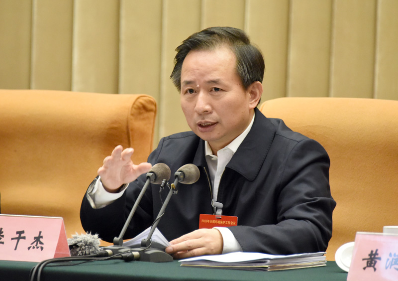 


	
		
	
		　　李干杰強調(diào)，要以習近平新時代中國特色社會主義思想為指導，全面貫徹黨的十九大精神，堅決打好污染防治攻堅戰(zhàn)，持續(xù)改善生態(tài)環(huán)境質(zhì)量，滿足人民日益增長的優(yōu)美生態(tài)環(huán)境需要。
	
		　　2月2日—3日，環(huán)境保護部在京召開2018年全國環(huán)境保護工作會議，深入學習貫徹習近平新時代中國特色社會主義思想和黨的十九大精神，認真落實中央經(jīng)濟工作會議部署，總結(jié)黨的十八大以來和2017年工作進展，謀劃打好污染防治攻堅戰(zhàn)，安排部署2018年重點工作