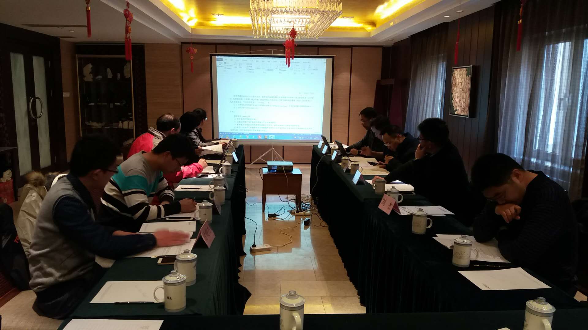 　　1月23日，《工業(yè)機(jī)器人智能控制單元的信息安全要求》標(biāo)準(zhǔn)工作組第二次會(huì)議在北京召開，此次會(huì)議由中國(guó)科學(xué)院沈陽(yáng)自動(dòng)化研究所主辦。與會(huì)專家針對(duì)標(biāo)準(zhǔn)內(nèi)容展開了討論，對(duì)標(biāo)準(zhǔn)的制定草案達(dá)成了一致意見