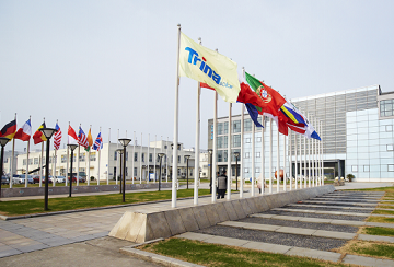 
                
	
                    
	日前，國家工商總局商標評審委員會認定，天合光能股份有限公司的6475323號“天合光能”商標獲得中國馳名商標保護。此前，“天合光能”已經(jīng)成為常州市知名商標、江蘇省著名商標