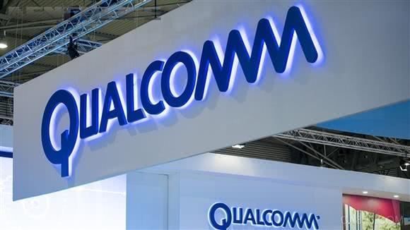 
                    
	  這是一個能彰顯博通誠意與決心的價格，也將是一個讓高通董事會拒絕起來更有壓力的價格。


	 


	


	（資料圖)


	  《財經(jīng)》記者 周源/文  謝麗容/編輯


	  北京時間2月5日晚，芯片制造商博通（NASDAQ：AVGO）宣布，已經(jīng)將收購高通（NASDAQ：QCOM）的報價從之前的每股70美元上調(diào)至每股82美元，其中60美元為現(xiàn)金形式支付，剩余則以博通股票形式體現(xiàn)