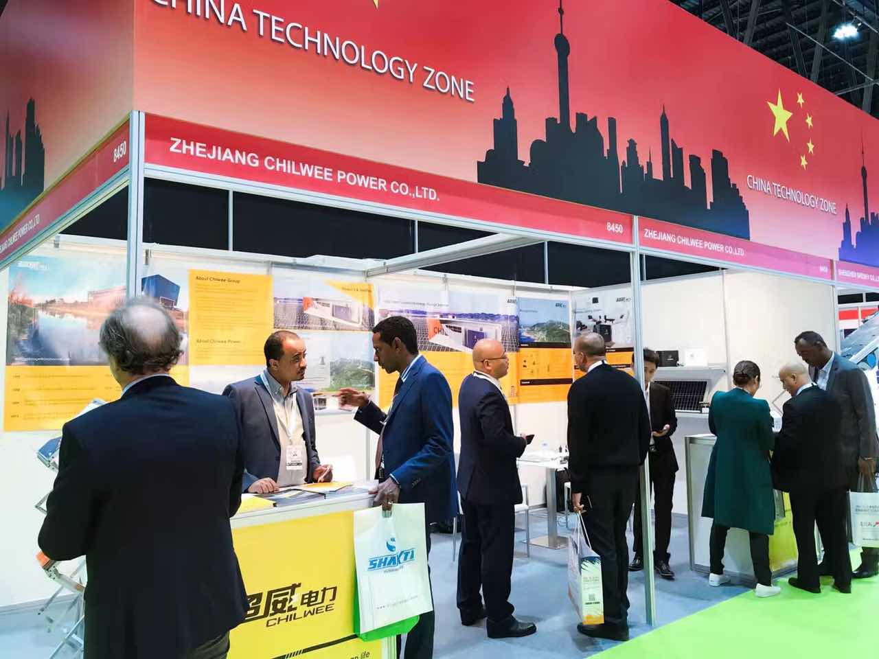 
	中國儲能網(wǎng)訊：超威電力致力于為客戶提供先進(jìn)的能源解決方案，其業(yè)務(wù)涵蓋微電網(wǎng)、工商業(yè)儲能、戶用儲能系統(tǒng)，遍及歐美，亞洲，南太平洋島國、法屬島嶼區(qū)域。1月 15日至18日，超威電力首次在阿布扎比能源展推出微電網(wǎng)和大型儲能系統(tǒng)