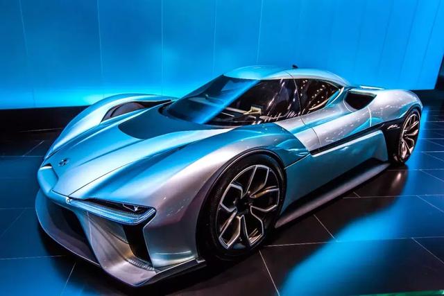 
	中國儲能網(wǎng)訊：一個殘酷的現(xiàn)實(shí)是，目前國內(nèi)的新能源車企，已經(jīng)多達(dá)300多家。不可避免地，隨著資本站隊(duì)進(jìn)入下半場，接下來競爭將聚焦在資金、造車資質(zhì)和能力上，可向而見不少車企將被洗牌出局