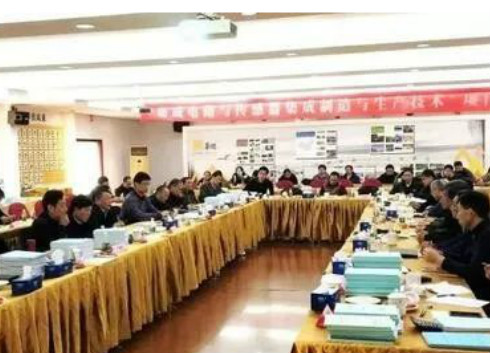 　　2018年1月31日，由江蘇無錫華潤(rùn)上華科技有限公司與北京大學(xué)、東南大學(xué)、江蘇物聯(lián)網(wǎng)研究發(fā)展中心、中科院上海微系統(tǒng)所等8家單位聯(lián)合承擔(dān)的國(guó)家02科技重大專項(xiàng) “集成電路與傳感器集成制造與生產(chǎn)技術(shù)” 項(xiàng)目(簡(jiǎn)稱“MEMS專項(xiàng)”)在無錫華潤(rùn)微電子通過項(xiàng)目正式驗(yàn)收。  　　MEMS專項(xiàng)的主要研究任務(wù)和目標(biāo)是重點(diǎn)開展集成電路與傳感器集成制造(包括芯片與MEMS制造和系統(tǒng)封裝)技術(shù)研發(fā)，解決并掌握與CMOS工藝線兼容的MEMS規(guī)模制造的系列關(guān)鍵