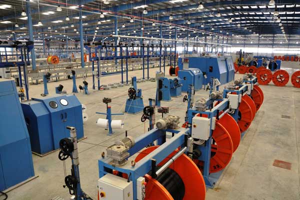 
                
	
                    
	卡塔爾水電總公司日前與多哈電纜公司Doha Cables和卡塔爾國(guó)際電纜公司QICC簽署了兩份電纜采購(gòu)訂單。

	

	據(jù)介紹，這是一份為期2年的中低壓電纜供應(yīng)訂單，總價(jià)值達(dá)到5.21億美元，包括低壓電纜、11千伏中壓電纜等