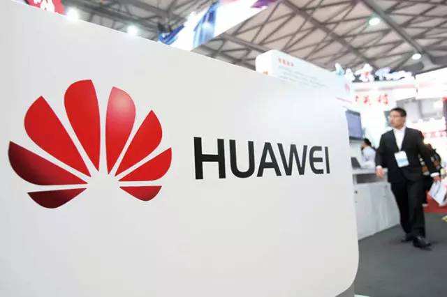 
                
	
                    
	華為在昨日舉行的MWC預(yù)溝通會上宣布，2018年將投入50億元用于5G研發(fā)，同時2018年將發(fā)布5G端到端商用設(shè)備，2019年將推出5G麒麟芯片和智能手機。

	

	華為5G產(chǎn)品線總裁楊超斌介紹了華為在5G研發(fā)方面的歷史和現(xiàn)狀