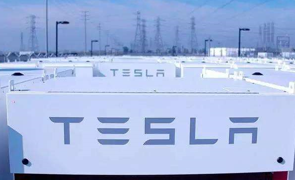 
	中國(guó)儲(chǔ)能網(wǎng)訊：日前，美國(guó)儲(chǔ)能協(xié)會(huì)（ESA）負(fù)責(zé)人對(duì)美國(guó)前能源部長(zhǎng)朱棣文（Steven Chu）提出的有關(guān)儲(chǔ)能技術(shù)局限性的評(píng)論做出了回應(yīng)。


	 


	美國(guó)儲(chǔ)能協(xié)會(huì)（ESA）首席執(zhí)行官Kelly Speakes-Backman對(duì)此表示，人們應(yīng)該注意到儲(chǔ)能技術(shù)價(jià)格的持續(xù)下滑，同時(shí)也需要在研發(fā)方面投入更多的資金以提高其能力