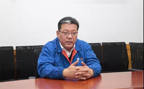 
	中國(guó)儲(chǔ)能網(wǎng)訊：中國(guó)化學(xué)與物理電源行業(yè)協(xié)會(huì)動(dòng)力電池應(yīng)用分會(huì)和電池中國(guó)網(wǎng)采編組在風(fēng)帆的甲子之年走進(jìn)風(fēng)帆，獨(dú)家專訪風(fēng)帆有限責(zé)任公司總經(jīng)理李勇，為大家展示一個(gè)真實(shí)的風(fēng)帆，和大家一起感受走進(jìn)新時(shí)代的風(fēng)帆。



	風(fēng)帆有限責(zé)任公司隸屬中國(guó)船舶重工集團(tuán)公司，其前身保定蓄電池廠始建于1958年