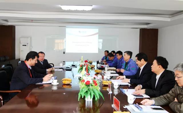 
	中國(guó)儲(chǔ)能網(wǎng)訊：近日，圣陽電源中標(biāo)巴基斯坦能源部KHADIM-E-PUNJAB UJAALA PROGRAM項(xiàng)目——為兩萬座學(xué)校配置光伏儲(chǔ)能系統(tǒng)。按照合同約定，2月8日，巴基斯坦旁遮普省能源部組織政府考察團(tuán)蒞臨圣陽實(shí)地考察