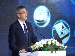 
                
	
                    
	2月8日，2018世界移動大會媒體/分析師預(yù)溝通會在北京隆重舉行，華為在大會上發(fā)出倡議，呼吁全行業(yè)共同努力，突破能力、連接、商業(yè)、體驗、合作五個領(lǐng)域的傳統(tǒng)邊界，邁向萬物互聯(lián)的智能世界。

	

	華為常務(wù)董事、戰(zhàn)略Marketing總裁徐文偉發(fā)表主題演講

	據(jù)悉，基于ICT網(wǎng)絡(luò)、以人工智能為引擎的第四次工業(yè)革命正將我們帶入一個萬物感知、萬物互聯(lián)、萬物智能的智能世界，并由此打開價值23萬億美元的數(shù)字化轉(zhuǎn)型市場