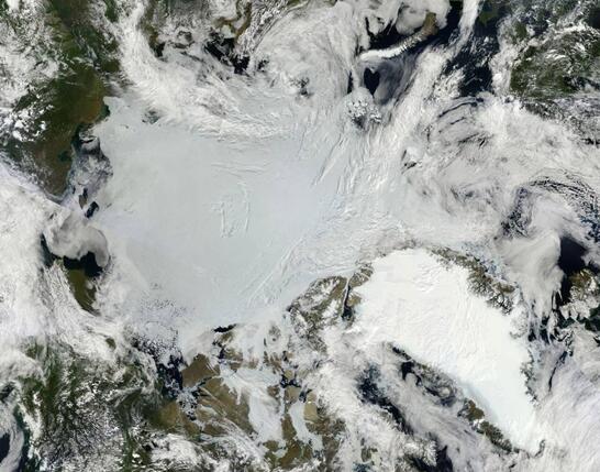 
            	為什么北極變暖的速度要快于地球其它地區(qū)？礦物粉塵是否會使大氣變暖或變冷？了解我們居住的復雜且正在變化的地球，它如何支撐生命，以及未來人類活動如何影響的能力，是人類面臨的最大挑戰(zhàn)之一。這也是社會謀求繁榮、健康和可持續(xù)發(fā)展時所面臨的重大挑戰(zhàn)之一