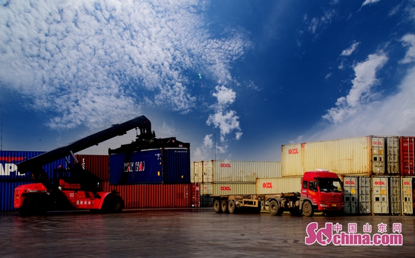 
            	近日，環(huán)境保護(hù)部、國(guó)家質(zhì)量監(jiān)督檢驗(yàn)檢疫總局聯(lián)合發(fā)布了新版《進(jìn)口可用作原料的固體廢物環(huán)境保護(hù)控制標(biāo)準(zhǔn)》（GB16487－2017，共11個(gè)標(biāo)準(zhǔn)），自2018年3月1日正式實(shí)施。濰坊檢驗(yàn)檢疫局提醒相關(guān)企業(yè)對(duì)新標(biāo)準(zhǔn)的實(shí)施予以關(guān)注