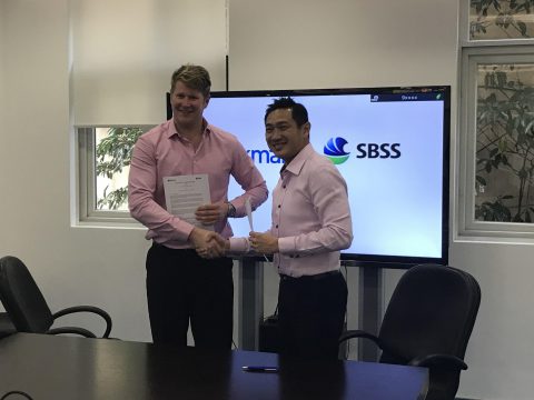 
            	日前，中英海底系統(tǒng)公司（SBSS）和英國海上風電領(lǐng)導(dǎo)者Tekmar簽署了合作備忘錄，互為首選合作伙伴，為中國海上風電市場提供出口和陣列間電纜保護服務(wù)。中英海底系統(tǒng)攜手Tekmar開拓中國海上風電市場根據(jù)合作備忘錄的條款，兩家公司將共同推廣各自在電纜保護系統(tǒng)和海底電纜安裝方面的服務(wù)