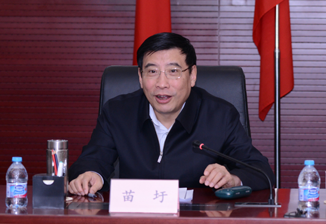 
                    
	2018年2月9日，工業(yè)和信息化部與工商銀行在北京簽訂《中國制造2025》戰(zhàn)略合作協(xié)議，工業(yè)和信息化部部長苗圩、中國工商銀行股份有限公司董事長易會滿代表雙方簽署協(xié)議。


	


	為貫徹落實(shí)全國金融工作會議精神，探索金融服務(wù)實(shí)體經(jīng)濟(jì)、促進(jìn)制造業(yè)轉(zhuǎn)型升級的有效途徑，協(xié)議明確，雙方將圍繞《中國制造2025》重點(diǎn)任務(wù)和目標(biāo)，以重大工程和項(xiàng)目為牽引，進(jìn)一步加強(qiáng)產(chǎn)業(yè)政策與金融服務(wù)互動(dòng)，促進(jìn)制造業(yè)與金融合作對接