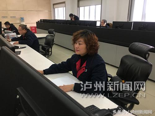 
            	李雪蓮，國網(wǎng)瀘州供電公司調(diào)控中心地區(qū)監(jiān)控班工作人員，重慶人。畢業(yè)后只身來到瀘州供電部門上班，18年來，已經(jīng)記不清有多少個(gè)春節(jié)在瀘州堅(jiān)守崗位，未能與家人團(tuán)聚了