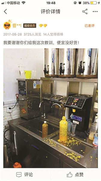 
            	年關(guān)將至，一些風(fēng)格獨特的伴手禮逐漸在網(wǎng)上走熱。其間，一些自制食品披上“手做”、“家庭作坊”、“私房”、“媽媽味道”的“外衣”，通過網(wǎng)上購物平臺，滲入普通人的生活中