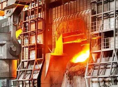 
                
	
                    
	2月12日，湖南省最大的鋼鐵企業(yè)*ST華菱發(fā)布的2017年財報數(shù)據(jù)顯示，公司去年實現(xiàn)凈利潤41.2億元，較歷史最優(yōu)水平增長156%。2015和2016年公司分別凈虧損29.6億元和10.5億元