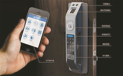 
            	“還是原來的密碼鎖好，出門可以不帶鑰匙?！奔易〕俏鞯睦畎⒁套罱鼊偘崃思遥录沂莻鹘y(tǒng)門鎖，出門必須帶上鑰匙，這讓她有些不習(xí)慣，出門經(jīng)常忘帶鑰匙