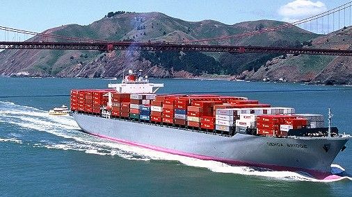 
                
	
                    
	歐盟21日發(fā)布公告顯示，2006年至2012年，挪威華倫威爾森（WWL）、日本川崎汽船（K-LINE）、商船三井（MOL）、日本郵船（NYK）及智利南美輪船（CSAV）等5家汽車海運(yùn)商相互串聯(lián)結(jié)成卡特爾組織，通過協(xié)同定價(jià)、分割市場、交換收費(fèi)信息等手段，聯(lián)手操控汽車海運(yùn)運(yùn)價(jià)。

	

	作為企業(yè)訂立同盟進(jìn)而壟斷市場的不法手段，卡特爾一直是歐盟反壟斷重點(diǎn)打擊對象，汽車業(yè)則成為重中之重