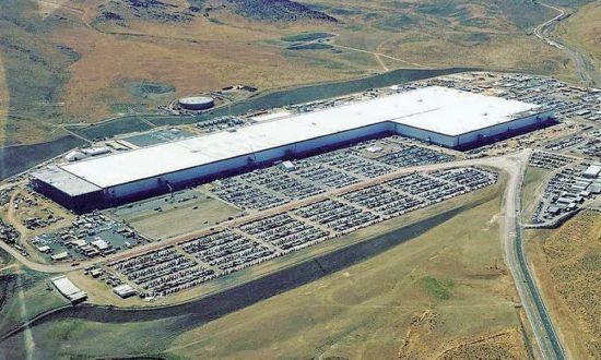 
	中國儲能網(wǎng)訊：據(jù)美國《汽車新聞》2月12日消息，松下北美公司CEO湯姆 格布哈特(Tom Gebhardt)表示，隨著電動汽車需求不斷增加，松下將在全球范圍內(nèi)加大電池生產(chǎn)力。但目前的問題是新電池工廠的選址