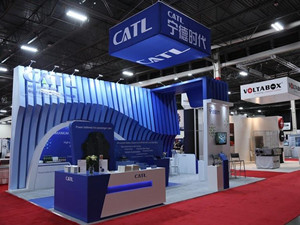 
                
	
                    
	研發(fā)人員3628人，占公司人數(shù)20.10%；2017年上半年研發(fā)費用6.7億，占營業(yè)收入10.65%，這樣的寧德時代，給人一種很“踏實”的感覺。事實上，寧德時代一直是中國鋰電的一個奇跡