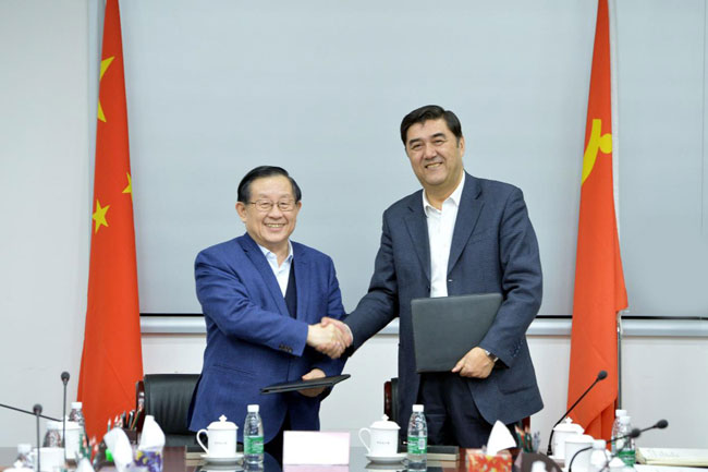 
　　2月13日，全國(guó)政協(xié)副主席、科技部部長(zhǎng)萬(wàn)鋼與國(guó)家發(fā)展改革委副主任、國(guó)家能源局局長(zhǎng)努爾·白克力共同簽署《科技部 國(guó)家能源局“科能協(xié)同”合作協(xié)議》。

　　雙方一致表示，“科能協(xié)同”機(jī)制的建立，是科技部與國(guó)家能源局深入貫徹習(xí)近平新時(shí)代中國(guó)特色社會(huì)主義思想和黨的十九大精神、創(chuàng)新推進(jìn)能源科技工作的重要舉措，是雙方在能源領(lǐng)域科技與產(chǎn)業(yè)創(chuàng)新的新起點(diǎn)，對(duì)強(qiáng)化兩部門之間合作、實(shí)現(xiàn)產(chǎn)業(yè)需求與技術(shù)創(chuàng)新有機(jī)銜接，深入推進(jìn)能源技術(shù)革命，推動(dòng)“四個(gè)革命