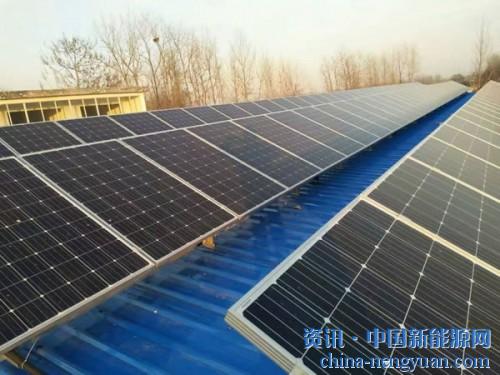                                                                                                                                                 
	　　近期，光伏組件產(chǎn)業(yè)鏈價(jià)格環(huán)比出現(xiàn)下行或松動(dòng)。從多家機(jī)構(gòu)了解到，目前組件的價(jià)格多晶2.5-2.6元/W單晶2.6-2.7元/W，電池的價(jià)格多晶1.35-1.38元/W單晶1.58-1.6元/W，硅片方面多晶3.8-4