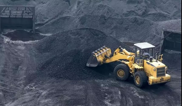 
	　　山西是一個(gè)被忽視的省份，長期冠以貧困落后的帽子，因?yàn)楫a(chǎn)業(yè)單一，主要靠煤炭經(jīng)濟(jì)，仿佛新能源這種新事物注定在山西無法生根，但是事實(shí)是：山西是個(gè)光伏大市場(chǎng)，是匹黑馬。

	

	　　日前從國網(wǎng)山西省電力公司了解到，今年國家下達(dá)山西光伏領(lǐng)跑者基地項(xiàng)目150萬千瓦，光伏扶貧項(xiàng)目182.9萬千瓦，預(yù)計(jì)年底山西光伏裝機(jī)容量將達(dá)850萬千瓦以上