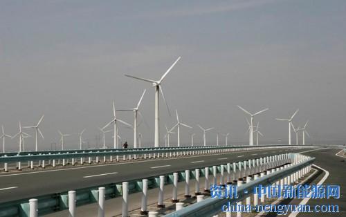                                                                                                                                                 
	位于中國新疆的風電場。作者：邁克洛克