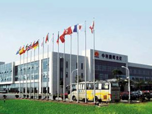 
                
	
                    
	2月24日，中利集團(tuán)發(fā)布公告表示，公司以發(fā)行股份及支付現(xiàn)金方式向包括深圳市比克電池有限公司、西藏浩澤商貿(mào)有限公司等交易對(duì)方收購(gòu)所持有的深圳比克動(dòng)力電池有限公司股權(quán)。初步預(yù)計(jì)交易作價(jià)或達(dá)到100億元，最終交易價(jià)格將經(jīng)由評(píng)估機(jī)構(gòu)評(píng)估后由交易各方協(xié)商確定