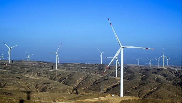 圖片來(lái)源：視覺(jué)中國(guó)

地方政府對(duì)低風(fēng)速項(xiàng)目的環(huán)保審批和核準(zhǔn)愈加嚴(yán)苛，環(huán)保問(wèn)題已成為風(fēng)電開(kāi)發(fā)難以打破的“緊箍咒”。左手是低風(fēng)速“大躍進(jìn)”發(fā)展的迫切需求，右手是愈加嚴(yán)苛的環(huán)保督查，雙方矛盾如何化解？

“近幾年湖南省的風(fēng)電項(xiàng)目審批得很少，我們現(xiàn)在對(duì)風(fēng)電項(xiàng)目進(jìn)行嚴(yán)格控制