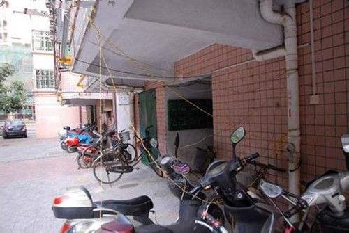 
            	深圳，這座海濱之城，它年輕、包容、創(chuàng)新，是一個可以實現(xiàn)夢想的地方。它吸引無數(shù)有夢想的人背井離鄉(xiāng)來這里租房，只為通過自己的努力放飛夢想