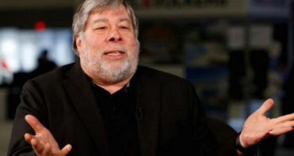 
            	蘋果創(chuàng)始人被騙7枚比特幣 如今價值逾7萬美元 據(jù)CNBC北京時間2月27日報道，蘋果聯(lián)合創(chuàng)始人史蒂夫?沃茲尼亞克（Steve Wozniak）在印度《經(jīng)濟時報》舉辦的全球商業(yè)峰會上透露，他曾被人騙走七枚比特幣，如今價值逾7萬美元。沃茲尼亞克蘋果創(chuàng)始人被騙7枚比特幣 如今價值逾7萬美元  據(jù)CNBC北京時間2月27日報道，蘋果聯(lián)合創(chuàng)始人史蒂夫?沃茲尼亞克（Steve Wozniak）在印度《經(jīng)濟時報》舉辦的全球商業(yè)峰會上透露，他曾被人騙走七枚比特幣，如今價值逾7萬美元