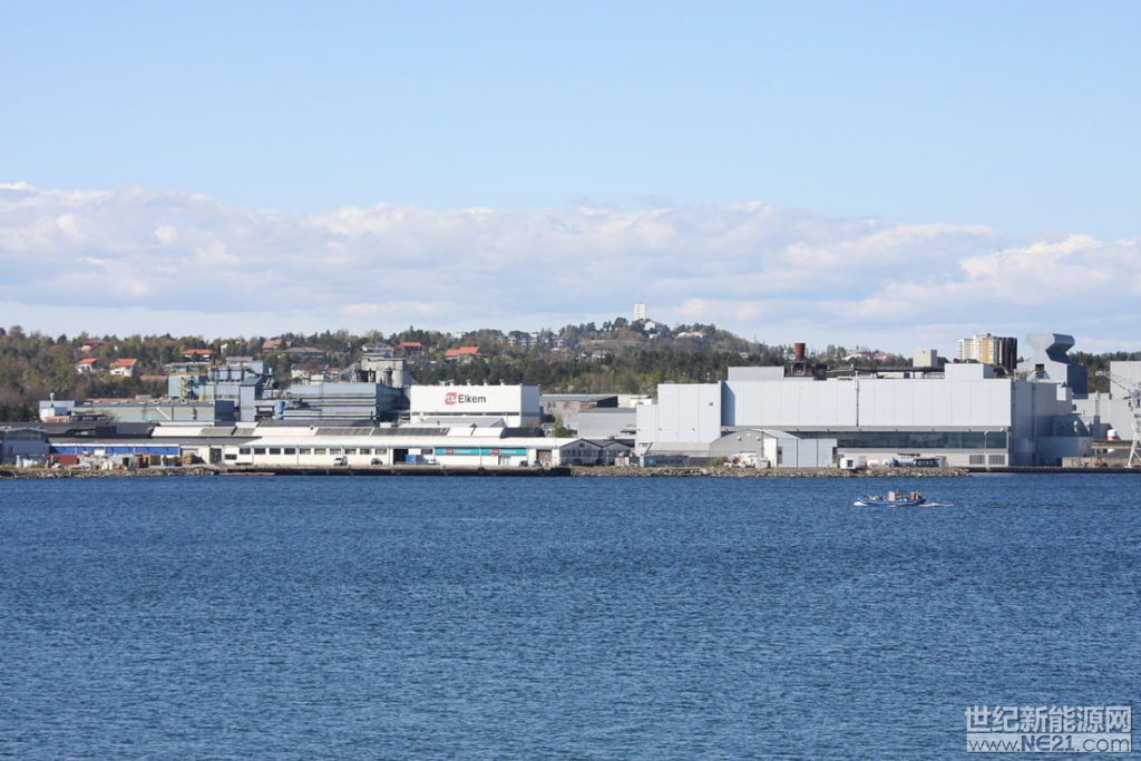 中國藍星集團的挪威子公司，多晶硅制造商和硅產(chǎn)品供應(yīng)商Elkem宣布擬在挪威證交所 (Oslo Børs)上市。Bluestar Elkem International Co. Ltd. 將減持股份，但仍保持其最大股東身份