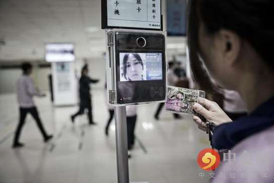 
                    
	
		近日，美國一家風險投資公司發(fā)表報告說，中國人工智能領域初創(chuàng)企業(yè)去年獲全球近半數(shù)投資，首次超過美國。 
	
	
		 
	


	美國CB風險投資公司發(fā)布的《2018年人工智能發(fā)展趨勢》報告顯示，2017年，中國人工智能初創(chuàng)企業(yè)股權融資額占全球總量的48％，高出美國10個百分點