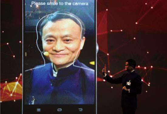 
                    
	如果說2017年是人工智能技術(shù)爆發(fā)的“元年”,那么2018年,圖像、視頻和語音等交互技術(shù)的進(jìn)展會讓機(jī)器更加懂你。更多的生物特征識別技術(shù)將取代密碼